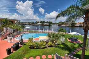 Aloha Condominium On the Intracoastal-Walk to the Beach
